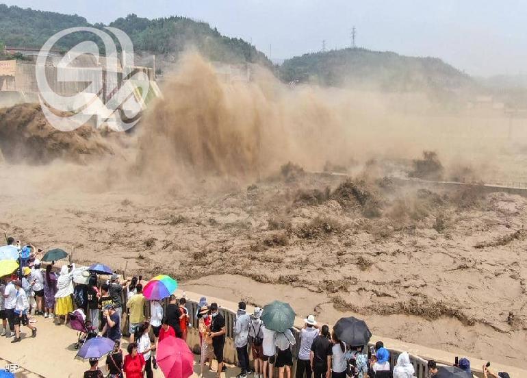 الصين تفجر سداً لدرء خطر الفيضانات