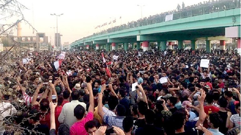 البصرة تدير دفّة الاحتجاجات صوب حقول النفط بعد يوم دامٍ