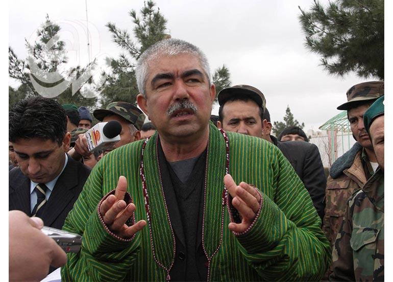 زعيم أوزبكستان في أفغانستان يتهم كريم خليلي بعلاقات سرية مع باكستان