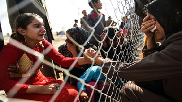 صحيفة بريطانيّة: الإيزيديّون يُجبرون نساءهم على التخلّي عن  أطفال داعش 