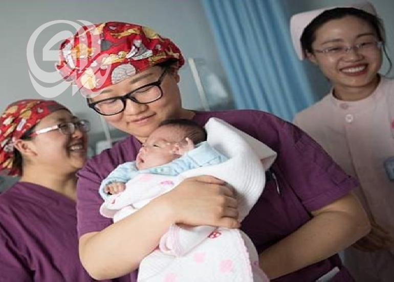 الصين تسمح بإنجاب 3 أطفال