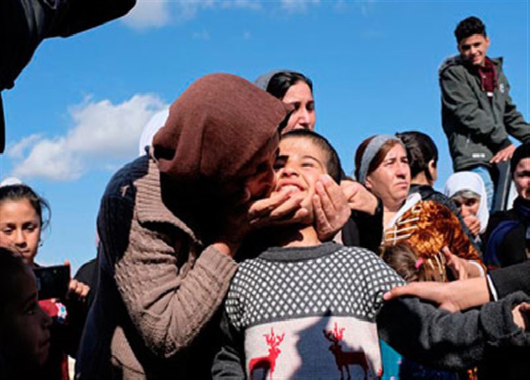 إيزيديّو سنجار يرحّبون بالنساء المختطفات مع أطفالهنّ من داعش