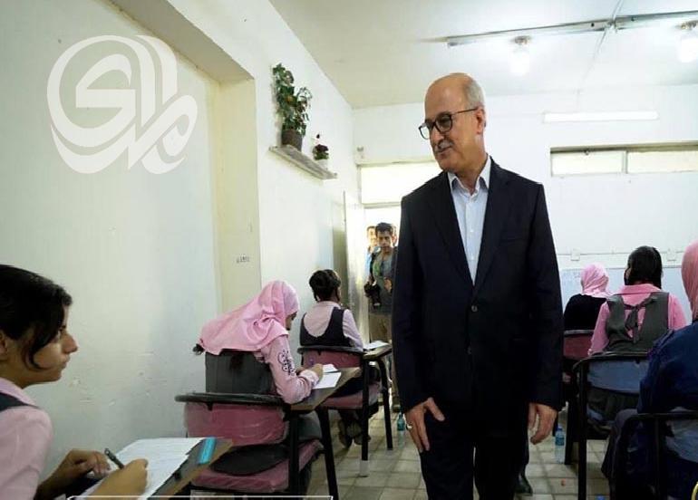 الكاظمي يوبّخ وزير التربية ويسحب يد مسؤولين عن الامتحانات في بغداد