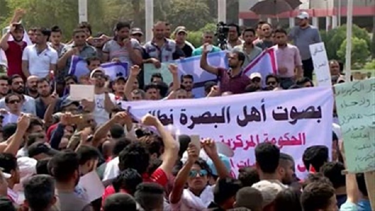 3 تظاهرات في البصرة تطالب بالخدمات.. والمثنّى تواصل الاعتصام