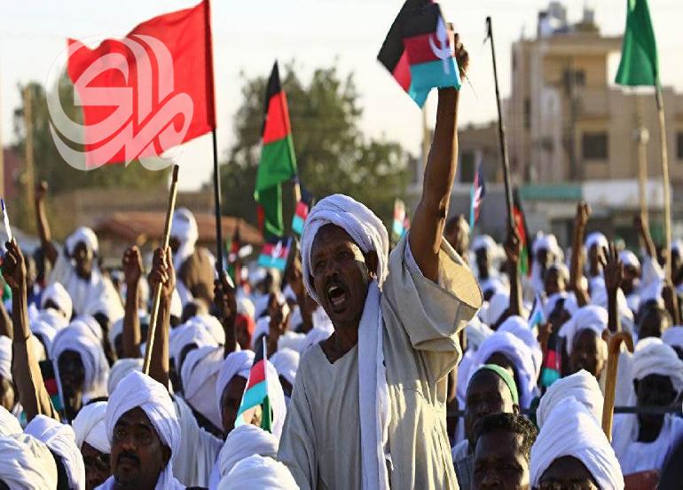 الشرطة السودانية تفرق المحتجين في محيط القصر الجمهوري
