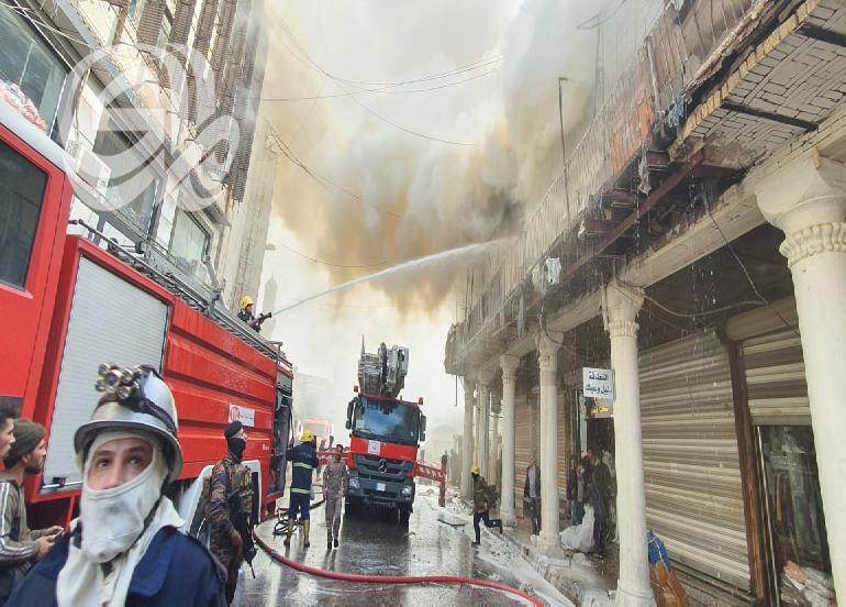 بالصور.. الدفاع المدني يكافح حريقا اندلع في سوق الشورجة ببغداد