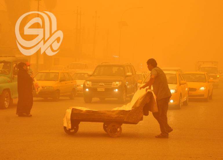 بالصور.. اشتداد العاصفة الترابية في بغداد