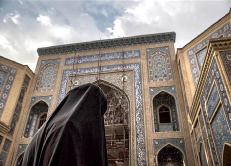 واشنطن بوست: إيران تحاول فرض سلطتها الدينية في العراق 