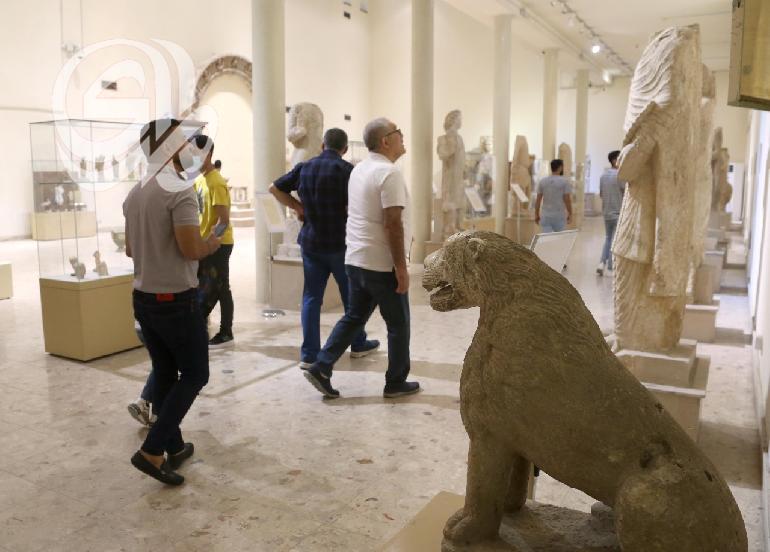 صور: احتفالا بيوم السياحة العالمي.. زيارة مجانية الى (المتحف العراقي)