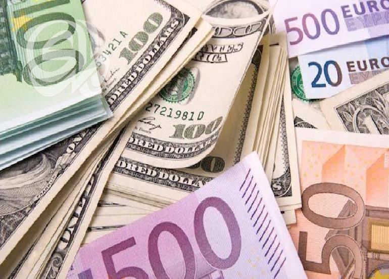 التباطؤ بمنطقة اليورو وبريطانيا يهبط باليورو والإسترليني