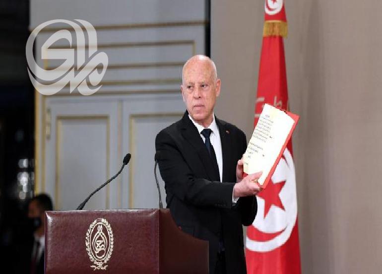 الرئيس التونسي يبسط سيطرته على كل السلطات