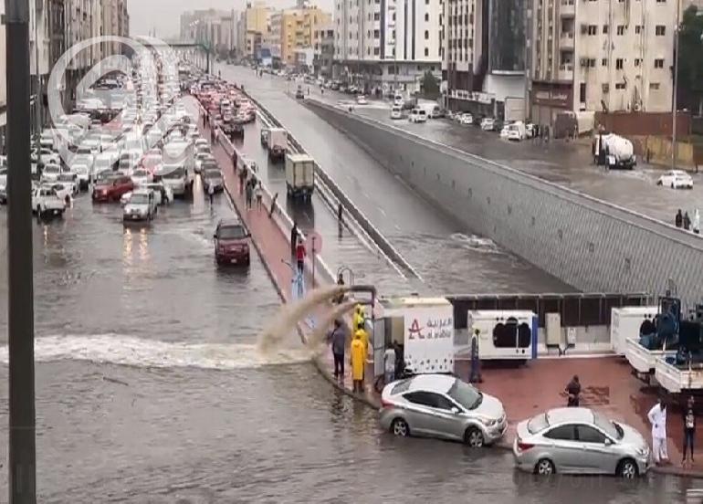 تحذير وأغلاق 3 أنفاق في مدينة جدة بعد ارتفاع منسوب المياه