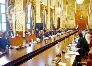 مجلس الوزراء يصدر 4 قرارات ابرزها تعيين الاوائل وحملة الشهادات