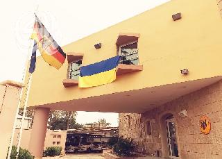 السفارة الألمانية لدى بغداد ترفع علم اوكرانيا