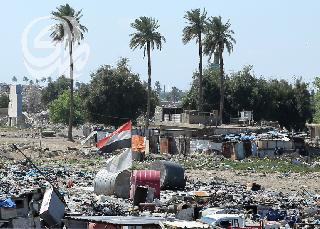 صور: اضرار بيئية كبيرة تتسبب بها النفايات في معسكر الرشيد