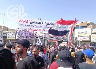 الآلاف يشاركون في تظاهرات الناصرية ويؤكدون استمرار