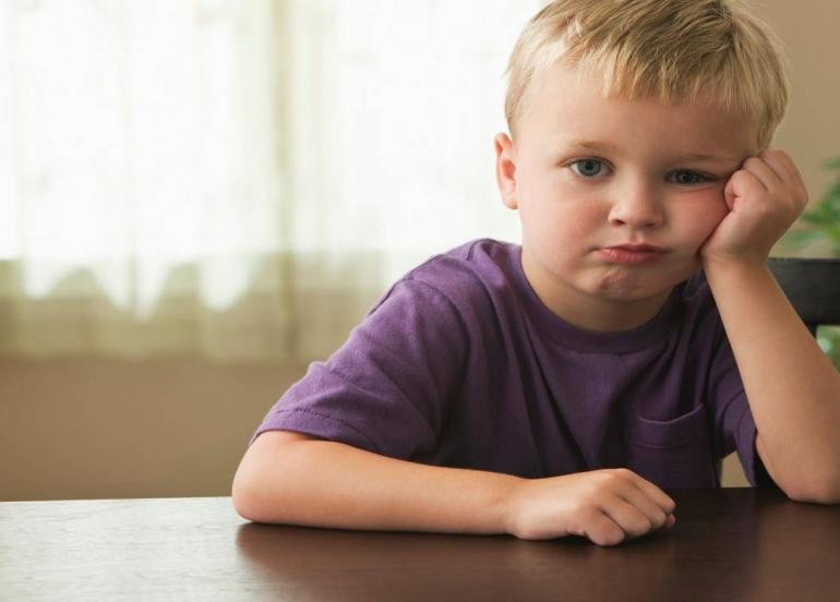 4 طرق فعالة للتعامل مع طفلك المتمرد