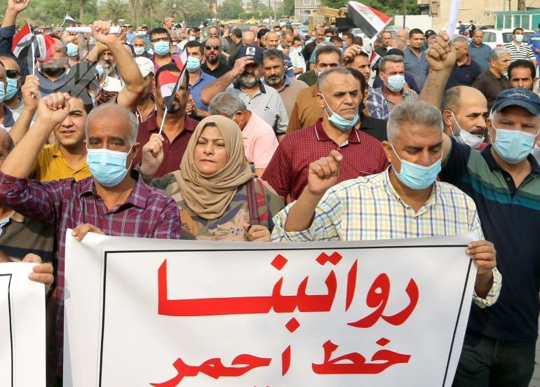 بالصور| تظاهرات حاشدة أمام وزارة التخطيط للمطالبة بتعديل سلم الرواتب