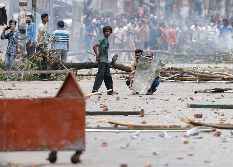 الحركة الطلابية في بنغلادش تعلّق الاحتجاجات إثر ارتفاع حصيلة الضحايا