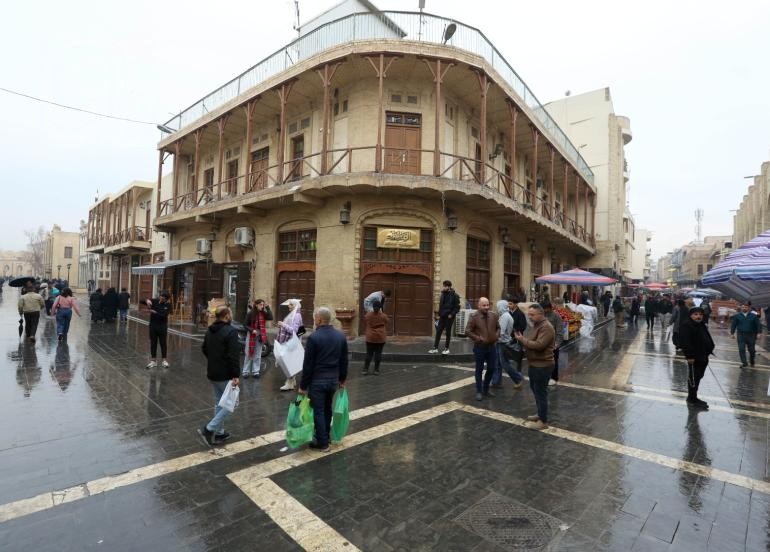 بالصور| شارع المتنبي بعد هطول الأمطار