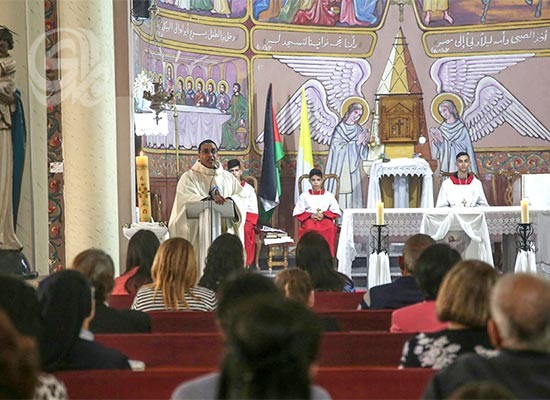 مسيحيو غزة يحاولون التقاط روح العيد وسط قصف إسرائيلي مستمر