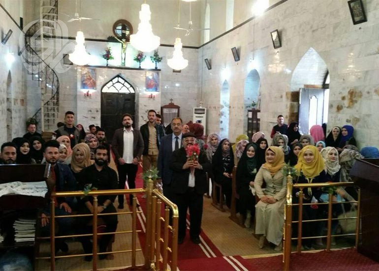 عوائل ميسانية تتوافد على كنائس المحافظة للاحتفال بأعياد الميلاد