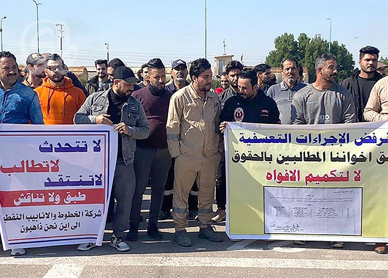 موظفو «نفط البصرة» يتظاهرون احتجاجاً على تجاهل مستحقاتهم المالية وقرارات الاستقطاع