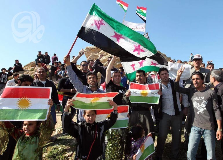 كرد سوريا يتظاهرون في مدن الإقليم وبارزاني يتدخل لتهدئة الأوضاع وإنهاء الصراع