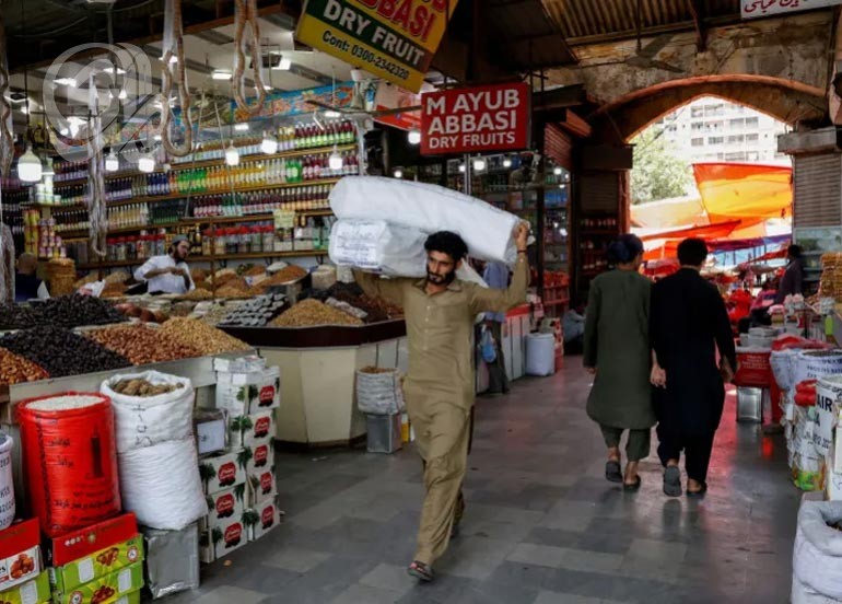 جيل من شباب باكستان يصطدمون بجدار التضخم والبطالة والرقابة