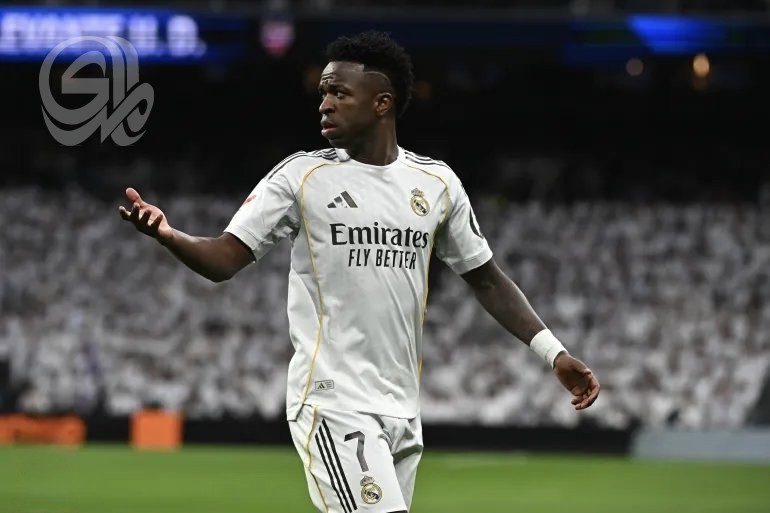 فينيسيوس يهدد بالرحيل عن ريال مدريد ويشترط مساواته بمبابي في الراتب